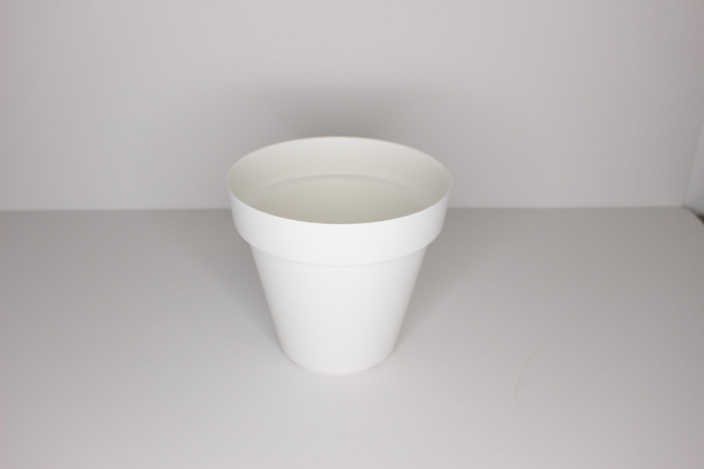 Maceta plástico blanco