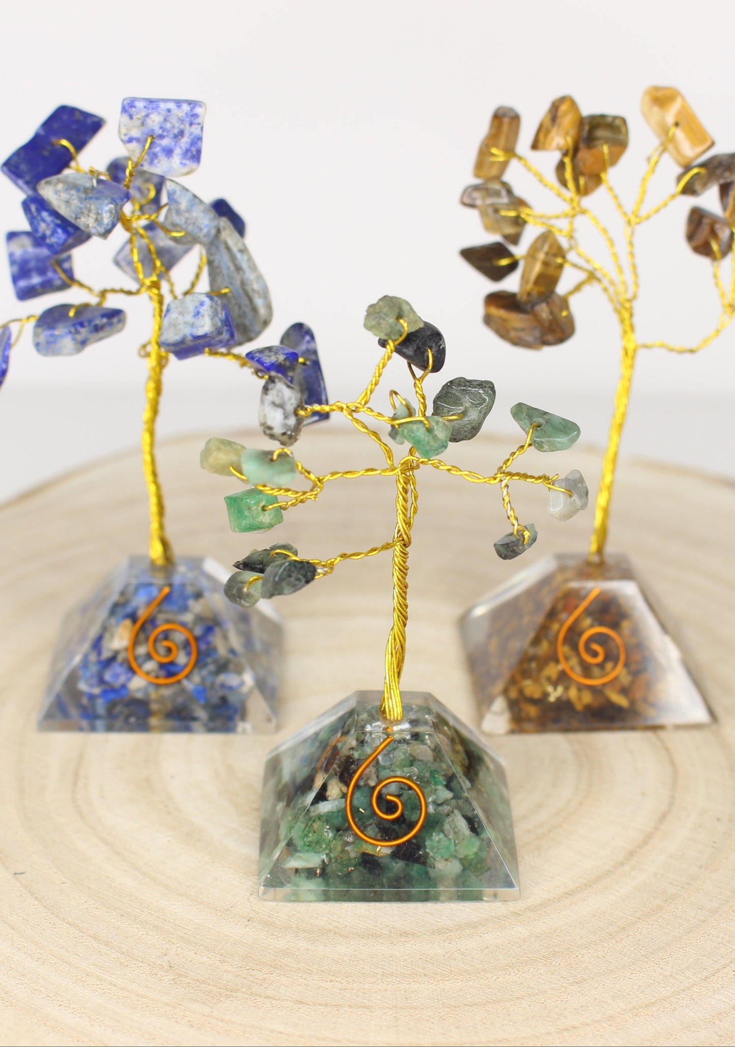 Pirámide orgonita S con árbol mineral